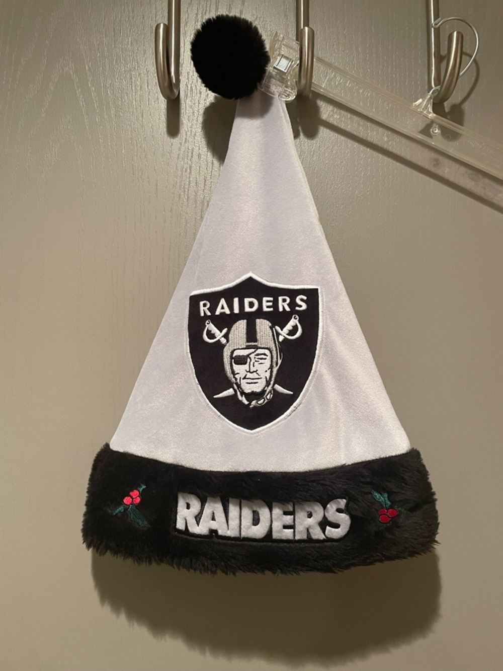 Raiders Black & White Holiday Pom Hat With Team Graphics & Faux Fur Trim